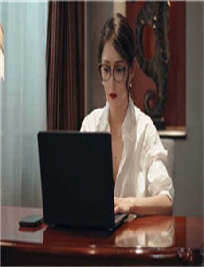 经典色文-美女脱裤衩扒开尿口给男子摸