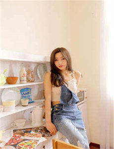 媲美欣刘老师磁力-美女裸露双乳给男生吃